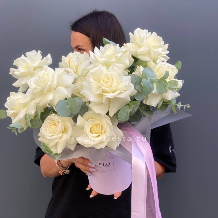 11 Французских белых роз в боксе в Старом Осколе