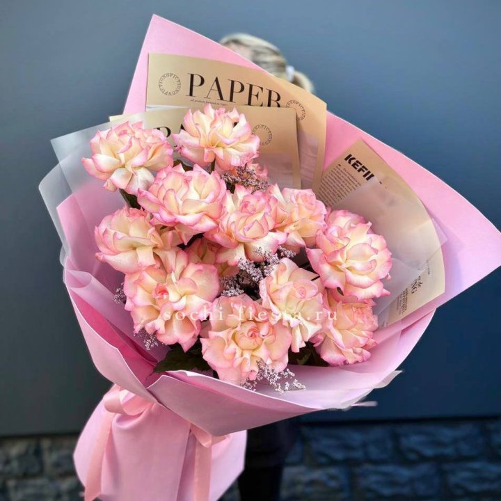 15 французских роз "Джумилия" с доставкой в Старом Осколе