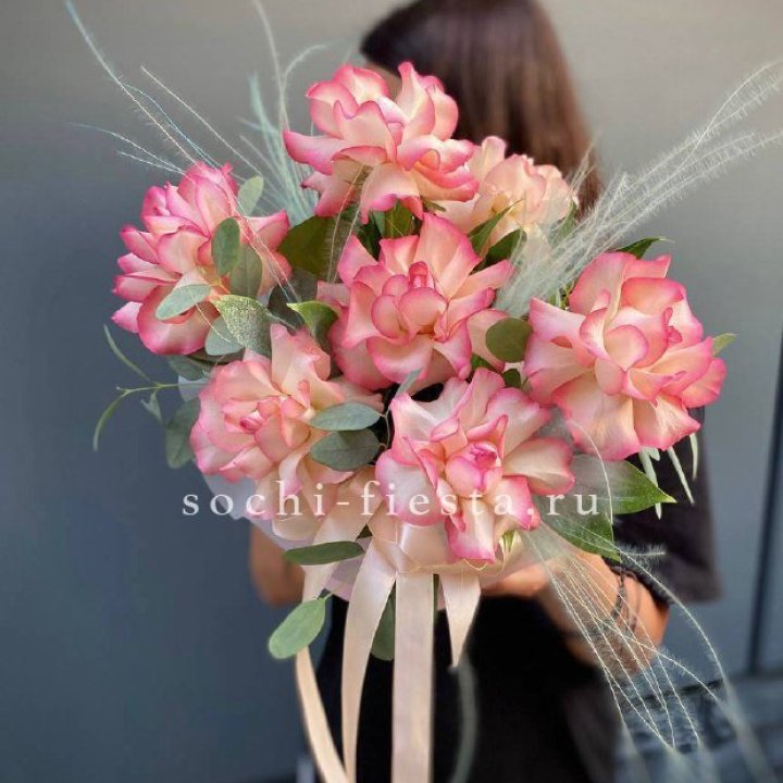 9 Французских роз Джумилия в боксе в Старом Осколе