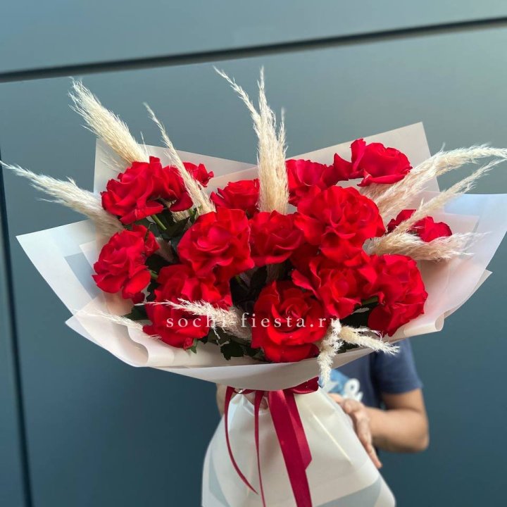 15 Красных французских розы в Старом Осколе