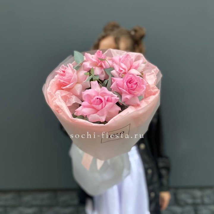 5 французских розовых роз  в Старом Осколе