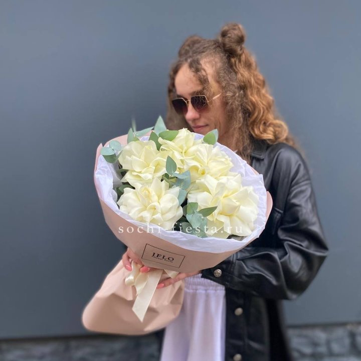 5 Белых французских роз в Старом Осколе