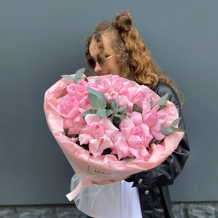 7 розовых роз в Старом Осколе