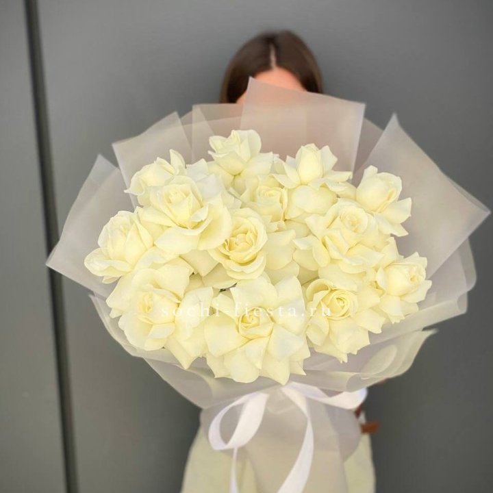 13 белых роз в Старом Осколе