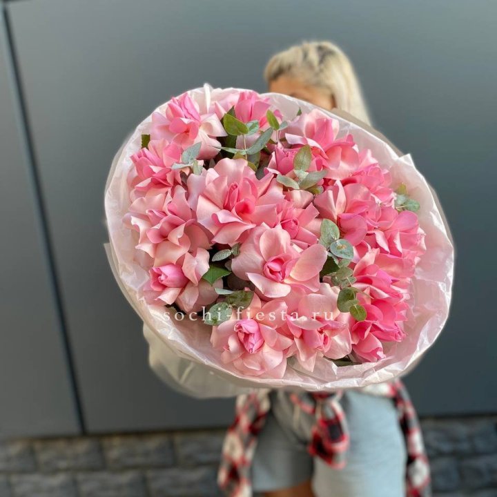 17 розовых роз в Старом Осколе