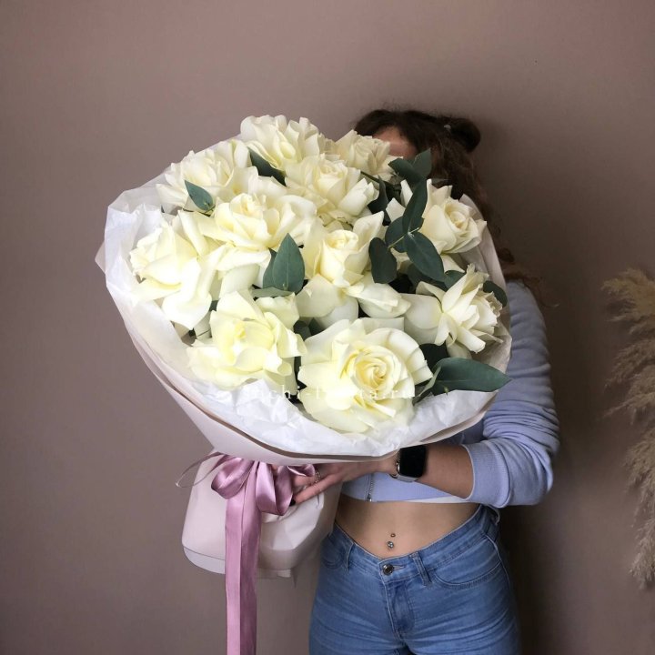 11 Белых французских роз "Вайт найс" с доставкой в Старом Осколе