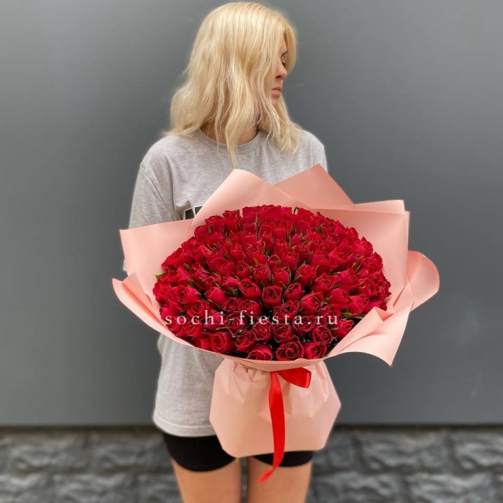 101  красная кенийская роза  с доставкой в Старом Осколе