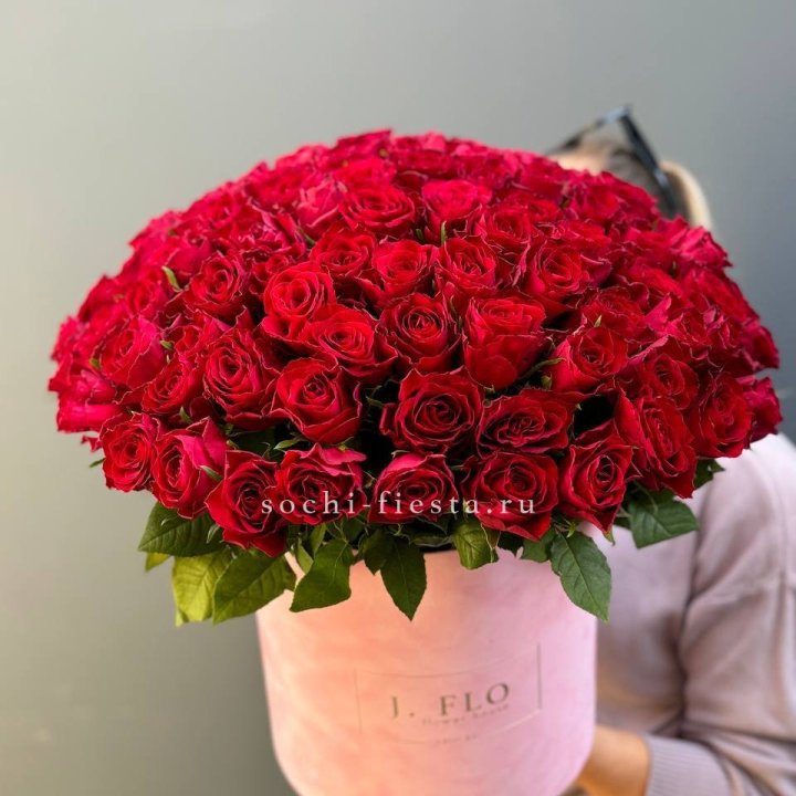 101 кенийская роза в цилиндре с доставкой в Старом Осколе