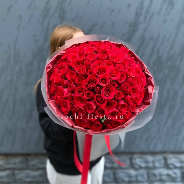 101  красная кенийская роза  с доставкой в Старом Осколе