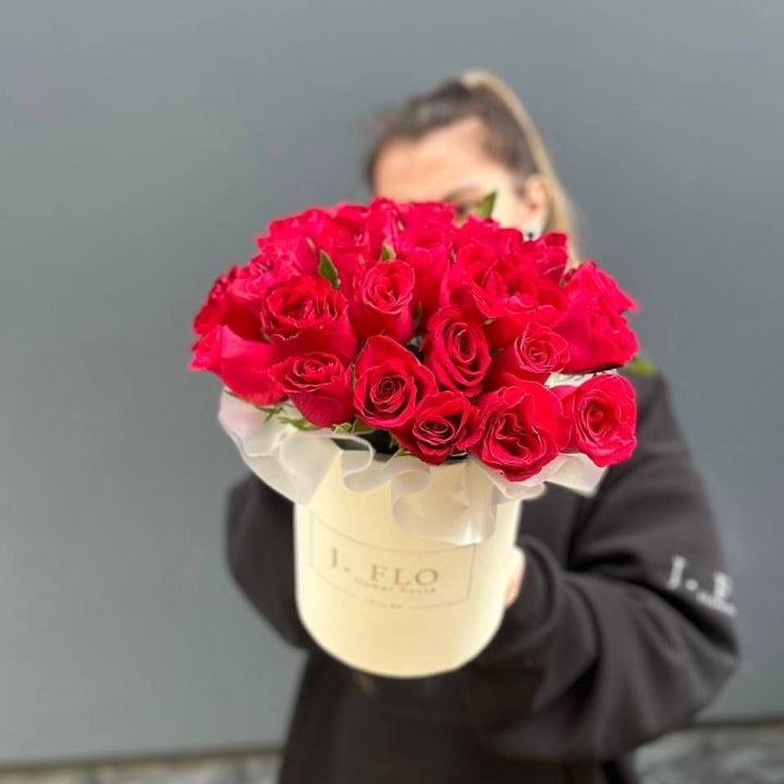 27 кенийских роз в боксе в Старом Осколе