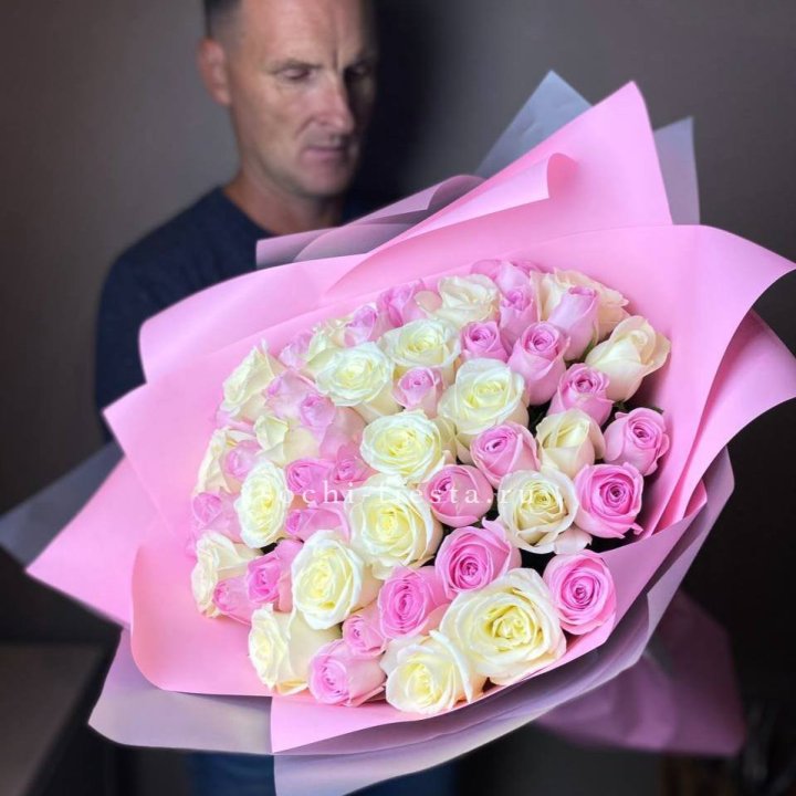 51 белых и розовых роз в Старом Осколе