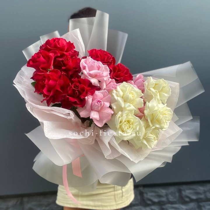 Микс из 17 роз в Старом Осколе