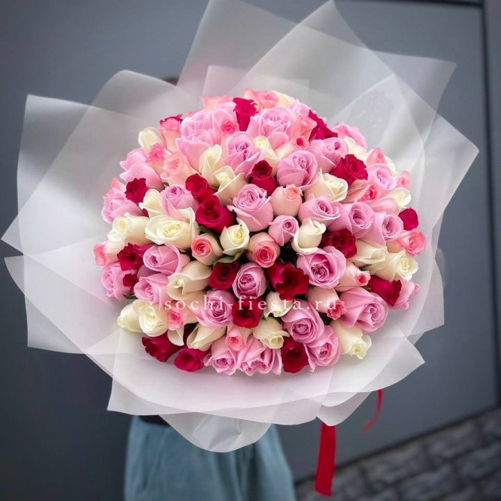 101 разноцветная роза "Карусель" в Старом Осколе