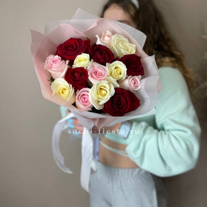 15 роз "Карусель" в Старом Осколе
