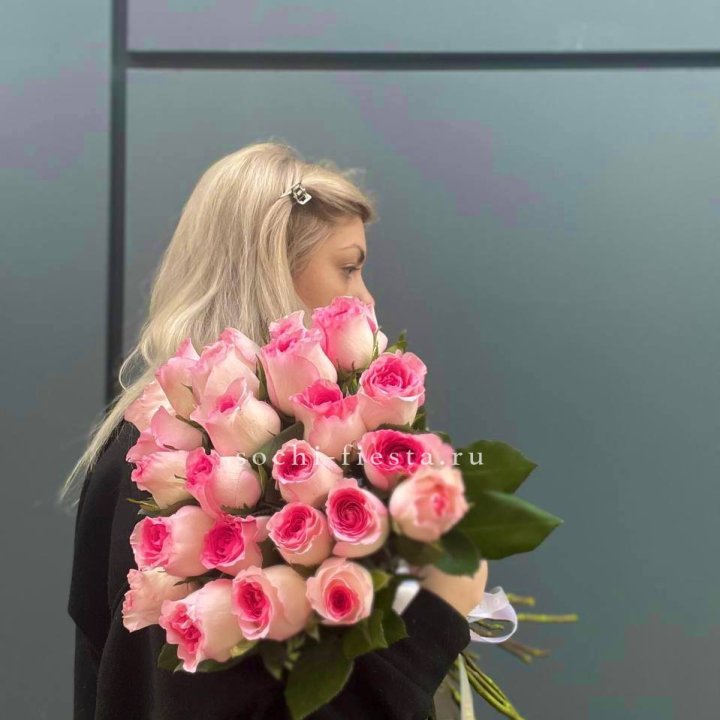  25 розовых роз в Старом Осколе