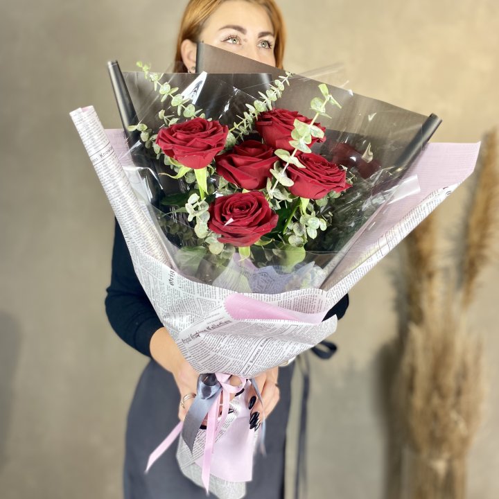 5 красных роз в Старом Осколе