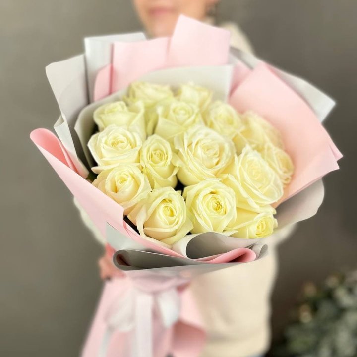 15 белых роз пудра в Старом Осколе