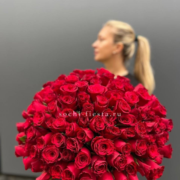 Охапка из 101 красной розы в Старом Осколе
