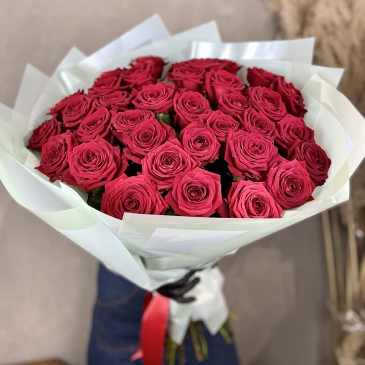 37 красных роз в Старом Осколе