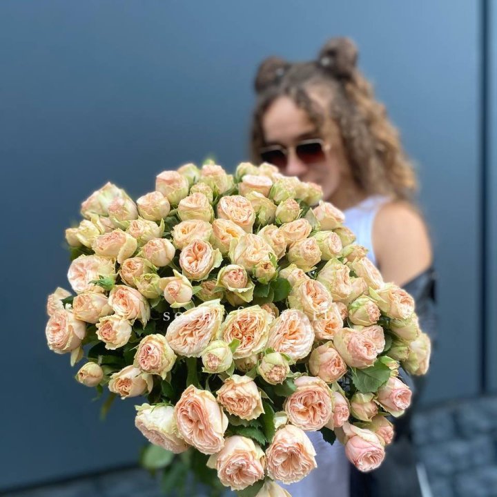 25 пионовидных роз в Старом Осколе