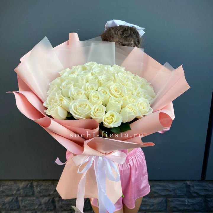 35 белых роз в Старом Осколе