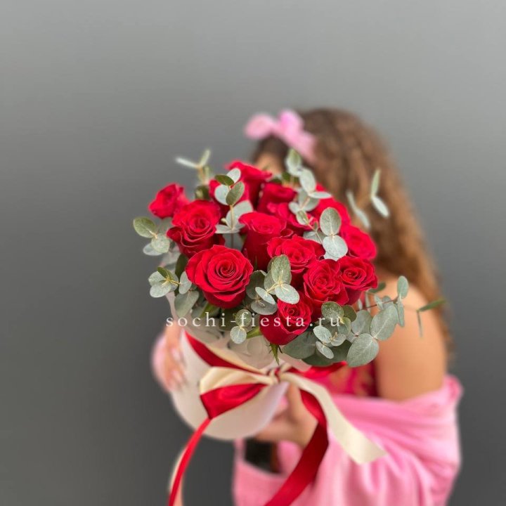 15 Красных роз в боксе №2 в Старом Осколе