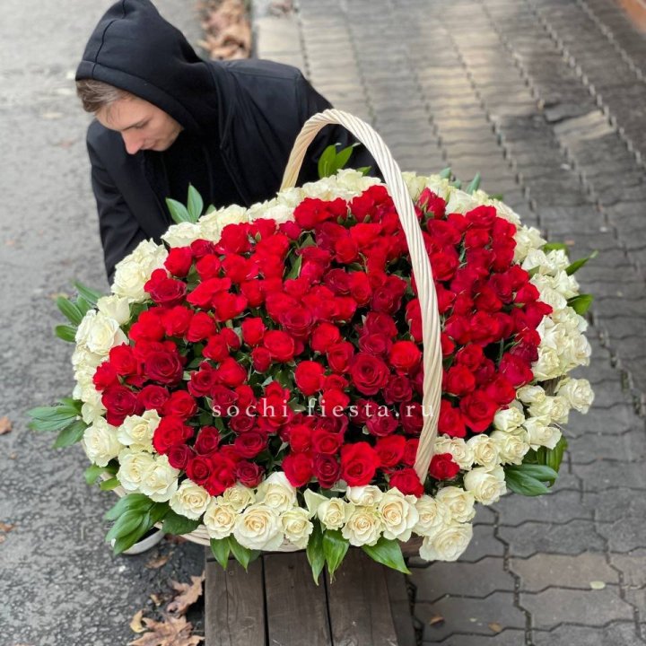 201  роза в корзине   в Старом Осколе