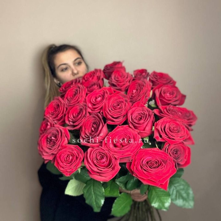 25 высоких роз в Старом Осколе