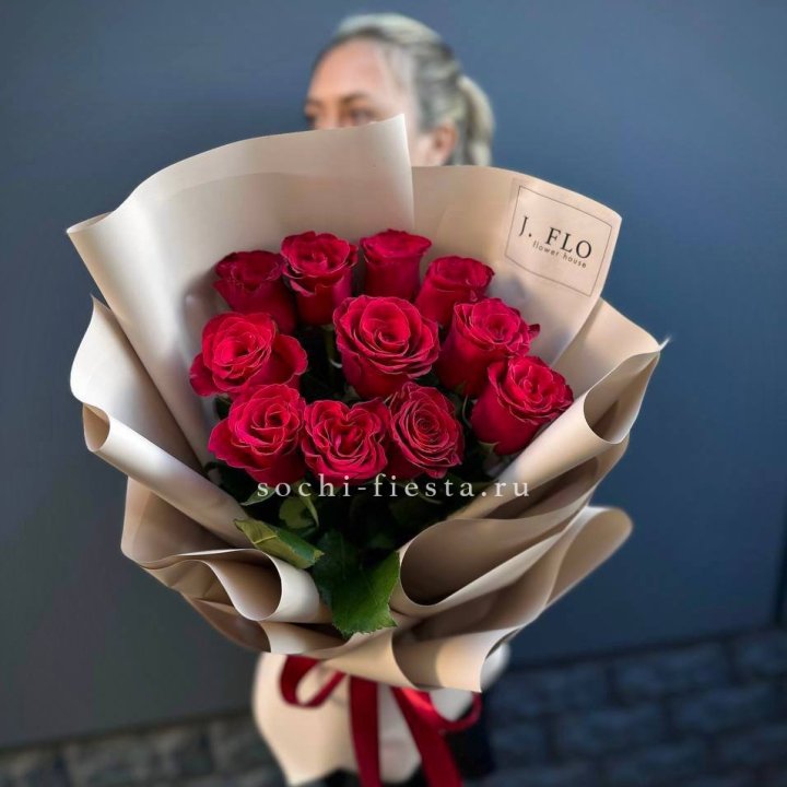 Букет красных роз "Наоми" с доставкой в Старом Осколе