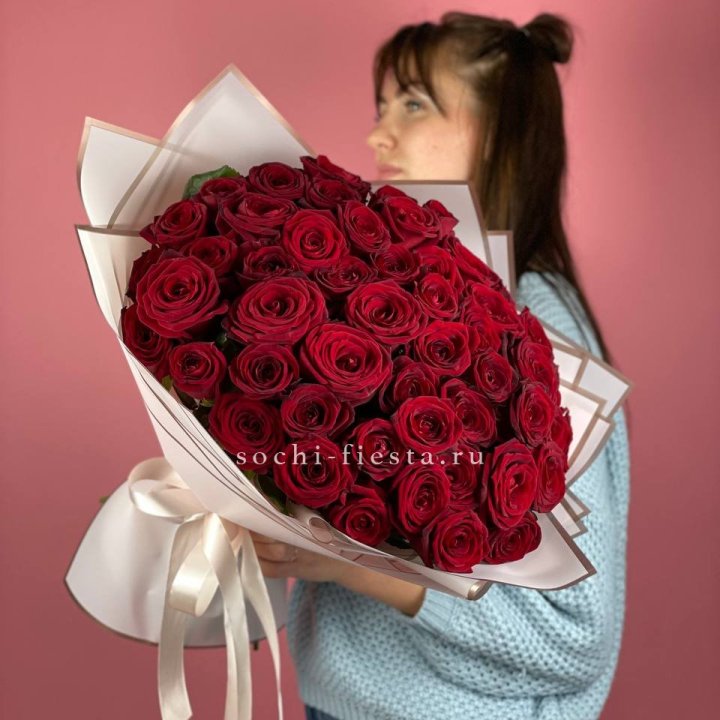 51 красная роза "Лавели" в Старом Осколе