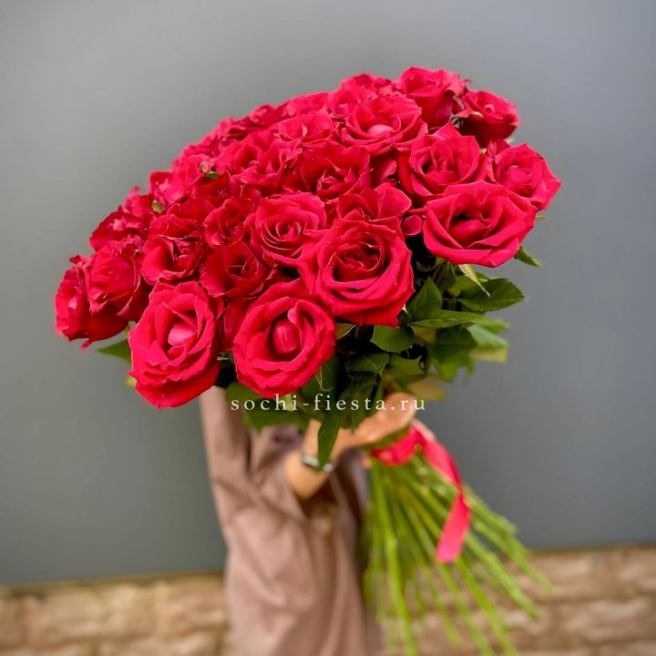 51 высокая красная роза в Старом Осколе