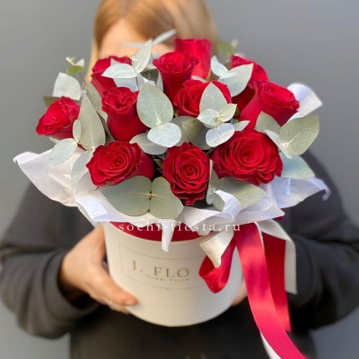 11 роз в шляпной коробке в Старом Осколе