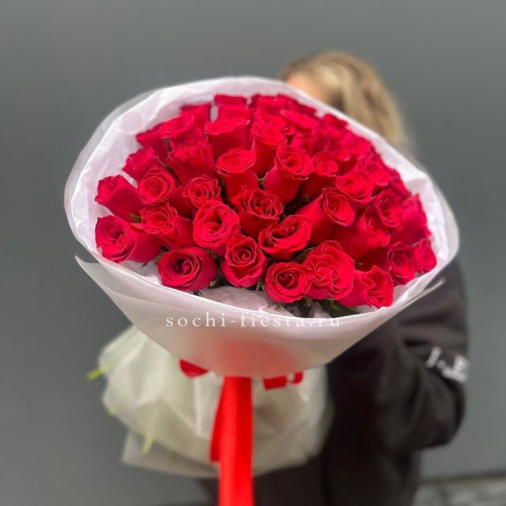 55 красных роз "Амелия" в Старом Осколе