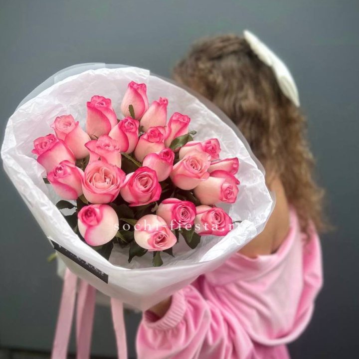 21 розовые розы Венди  в оформлении в Старом Осколе