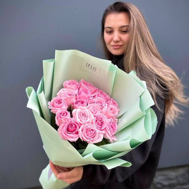 17 розовых роз в Старом Осколе
