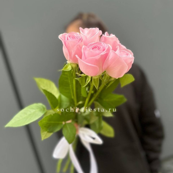 Букет 5 розовых роз  в Старом Осколе