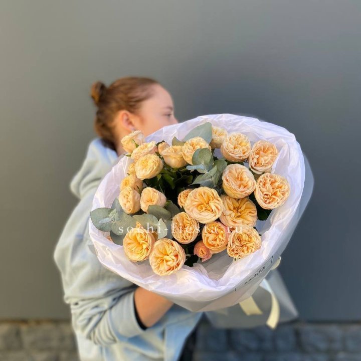 7 пионовидных роз в Старом Осколе