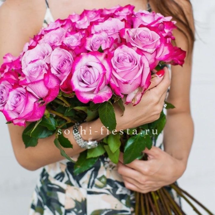 Букет высоких роз Ди перпел в Старом Осколе