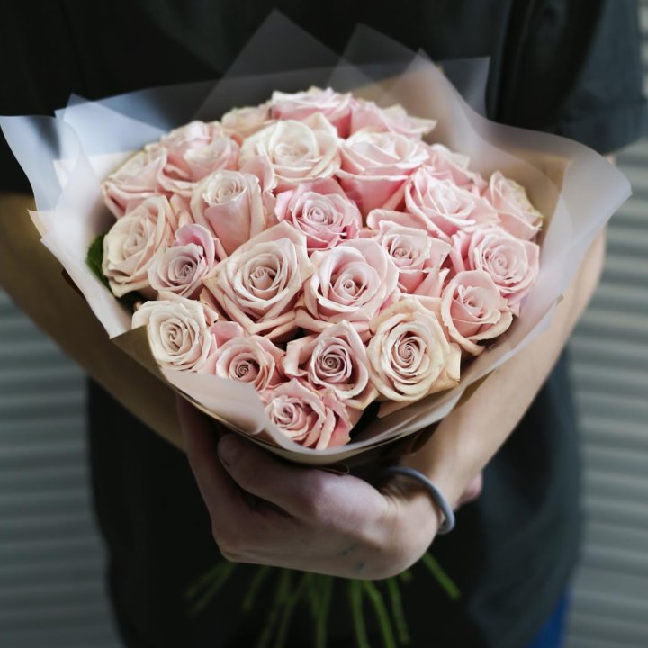 27 кремовых роз в Старом Осколе