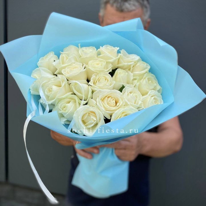 21 белая роза в Старом Осколе