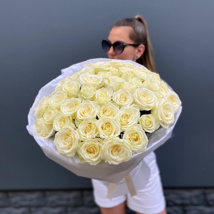 51 белая роза  в Старом Осколе