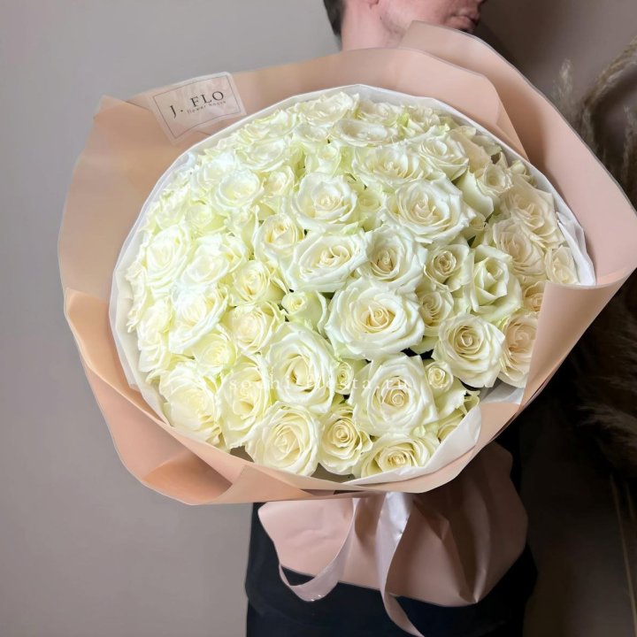 51 белая  роза в оформлении в Старом Осколе