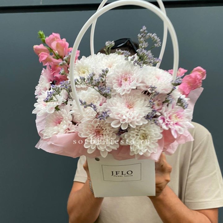 Сумочка из стойких цветов  в Старом Осколе