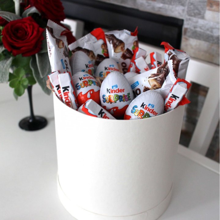 Коробка с киндерами  в Старом Осколе