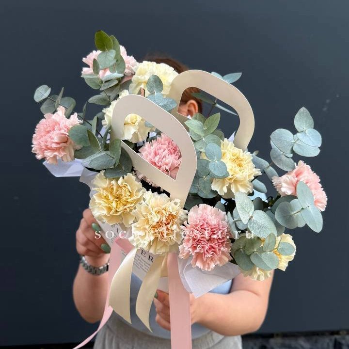 Сумочка из диантусов в Старом Осколе