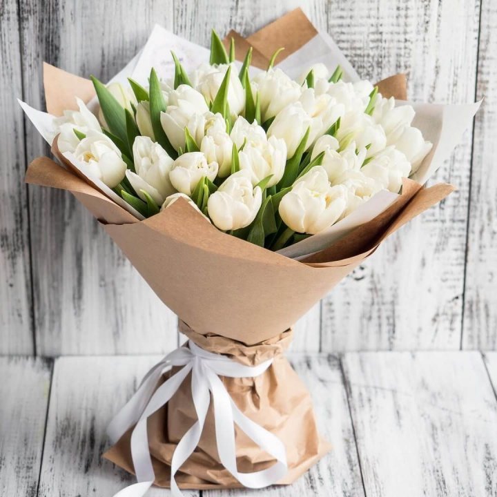 25 белых тюльпанов в Старом Осколе