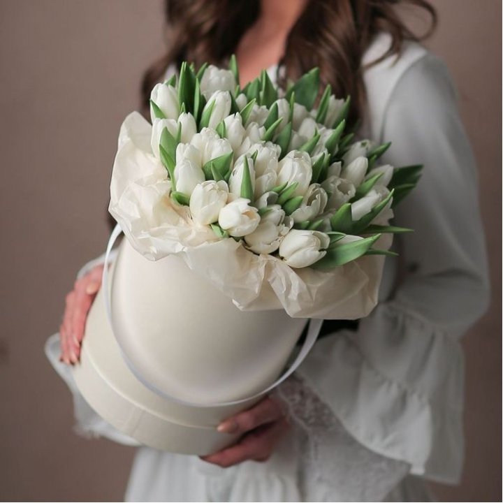 Тюльпаны в цилиндре  в Старом Осколе