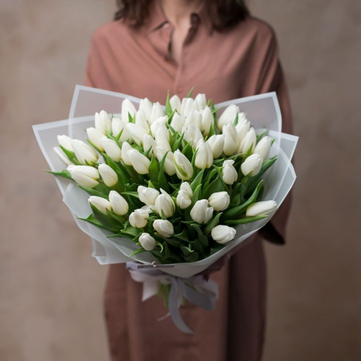 51 белый тюльпан в Старом Осколе