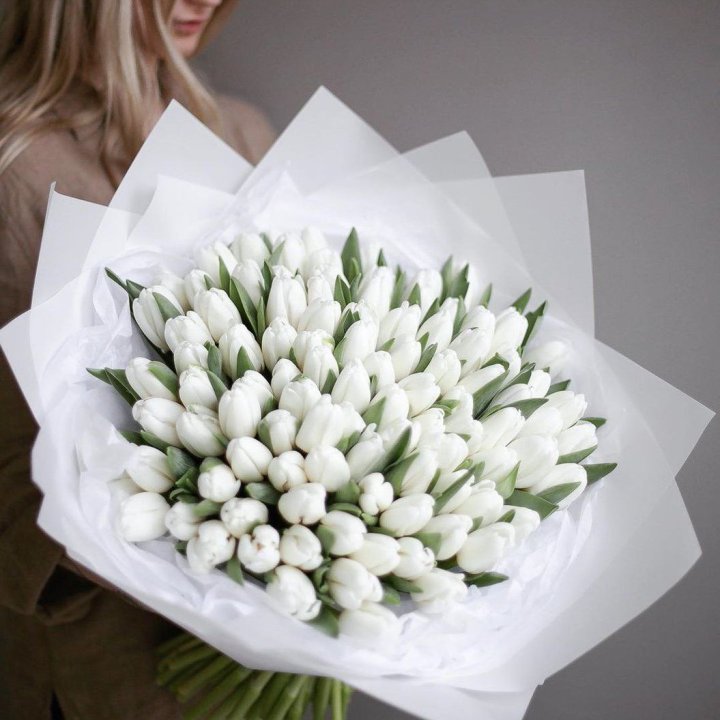 101 белый тюльпан в Старом Осколе